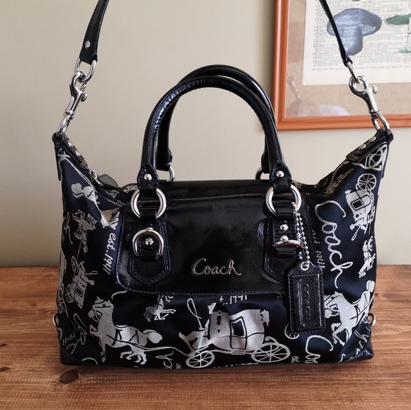 Ashley Convertible Horse and Carriage Bag - Picture 5 of 8